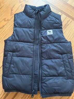 abercrombie kids navy puffer vest with logo tag